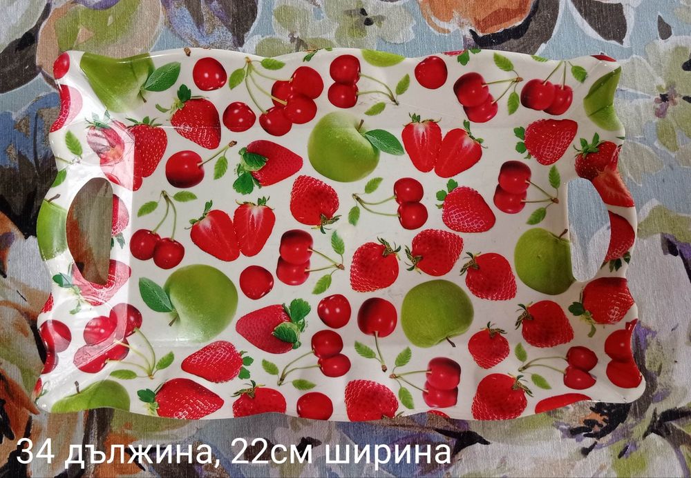 Различни видове подноси за сладки, табли, купи