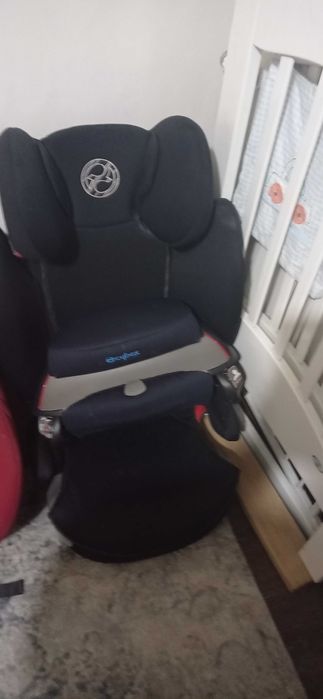 Автомобильное кресло