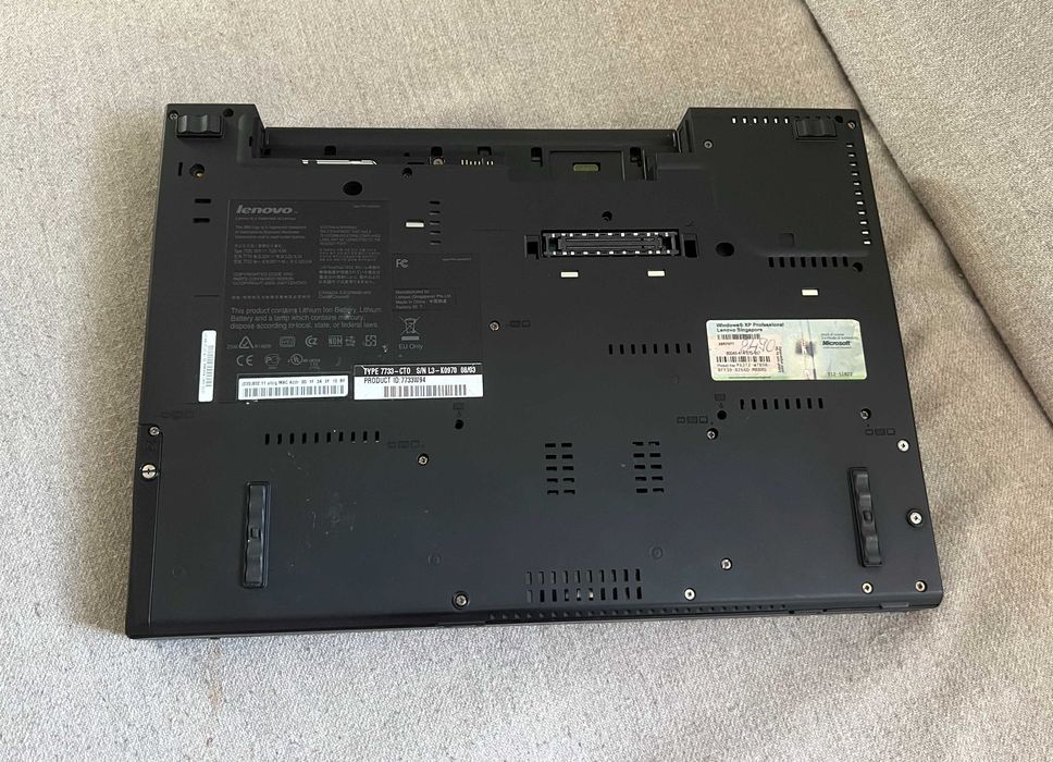 Laptop Lenovo ThinkPad R61 Core 2 Duo DEFECT fara HDD baterie