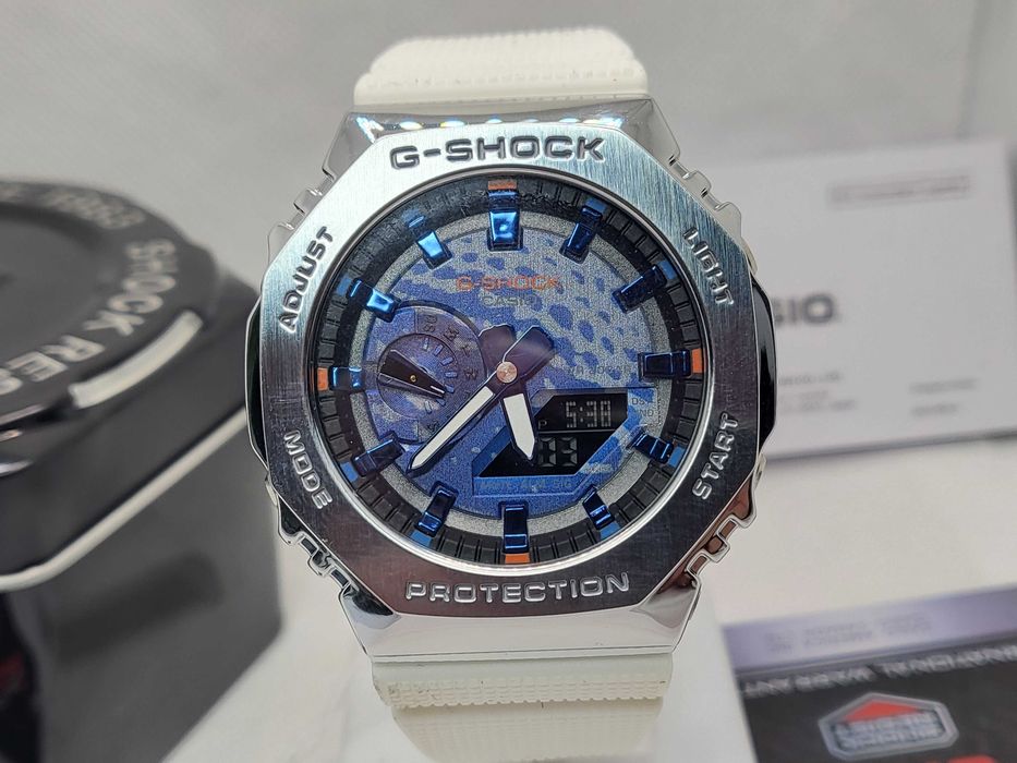 Ceas Casio G shock GM 2100g -1a9er, white-blue edition .Nou, Garantie 2 ani