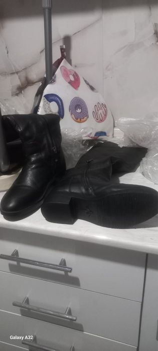 Сапоги женские продам срочно