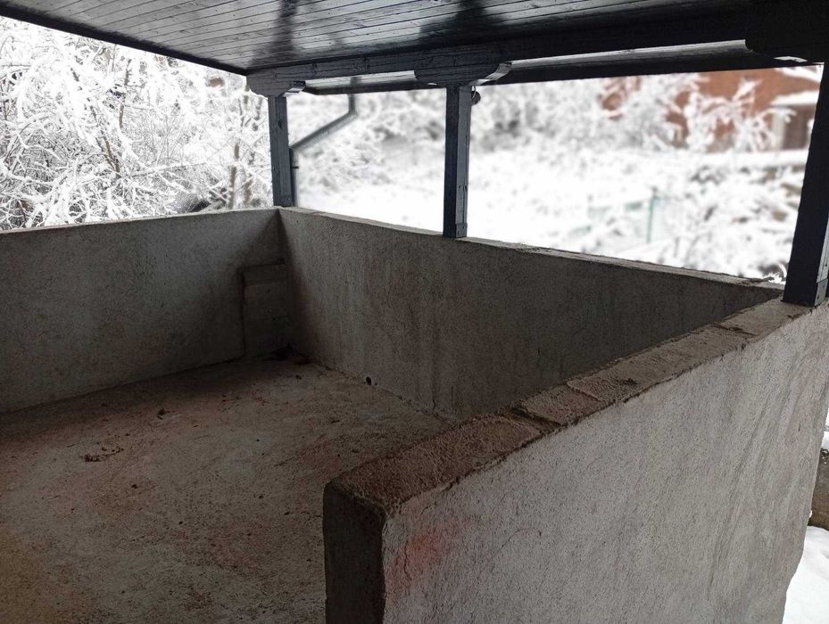 Двуетажна къща разположена в с.Динево,обл.Хасково