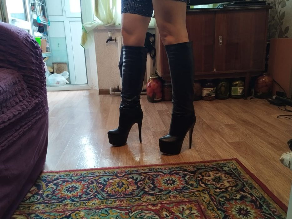 Сапоги женские..