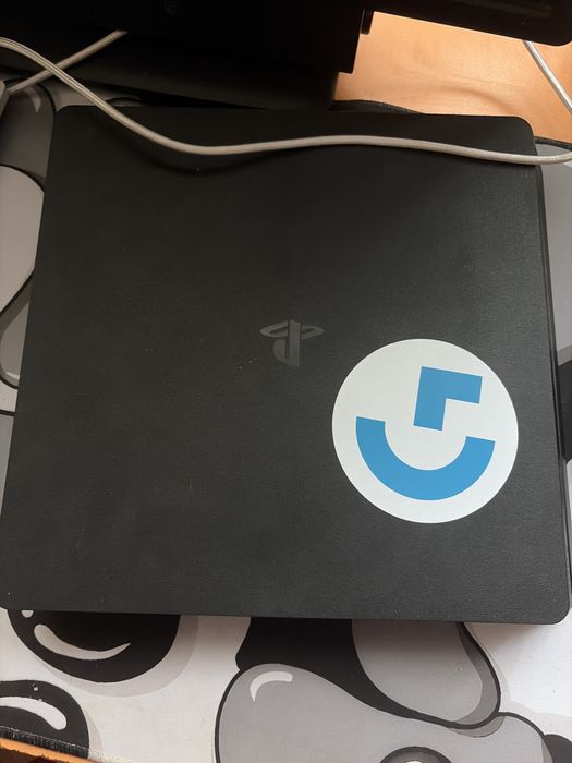 PlayStation 4 с джойстикк