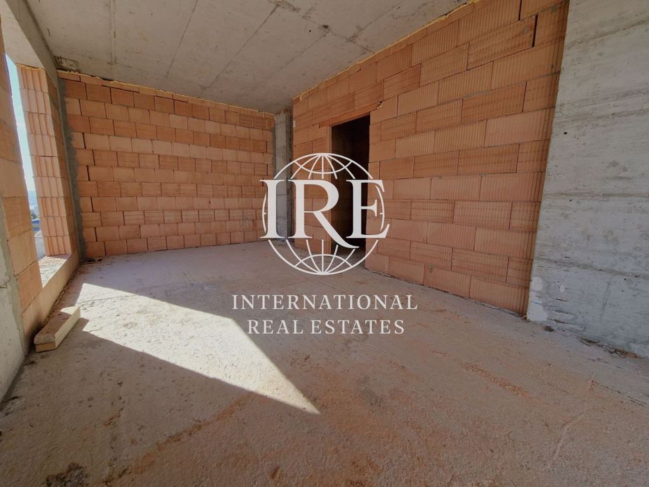 Ексклузивно! International Real Estates (IRE) представя: Двустаен апа