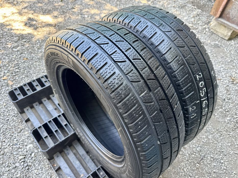 2бр.ЗИМНИ ГУМИ Pirelli 205/65/16C 7.5мм. грайфер за бус