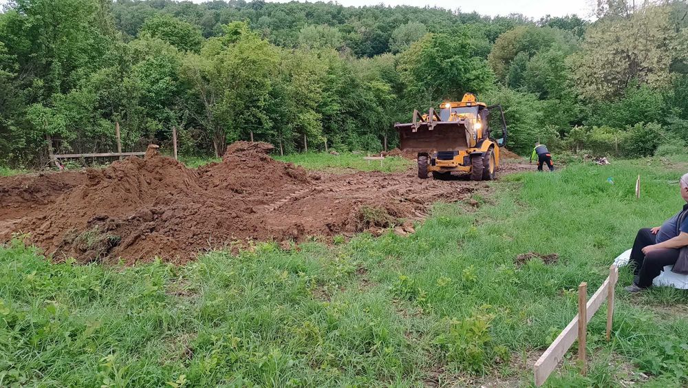 Услуги с Комбиниран Багер