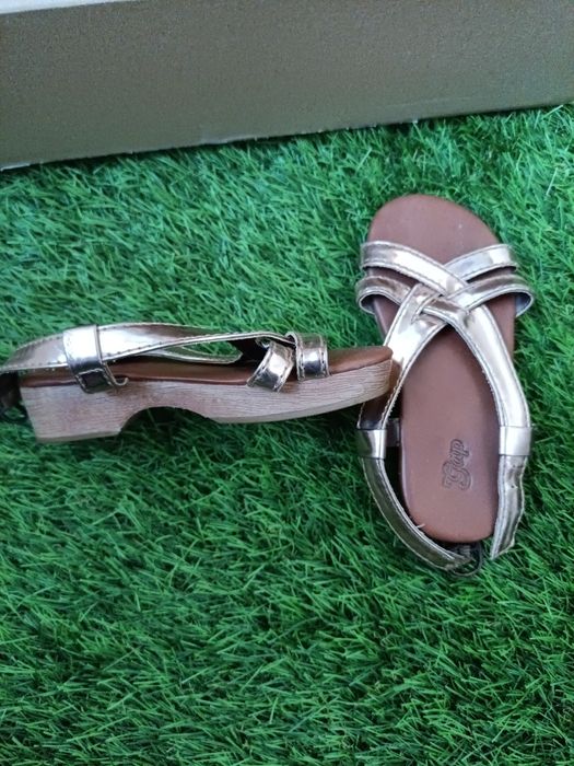 Сандали за момиче Gap размер 7 (сащ)