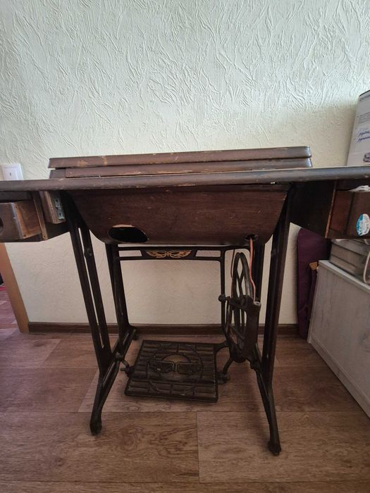 Швейная машинка ножная