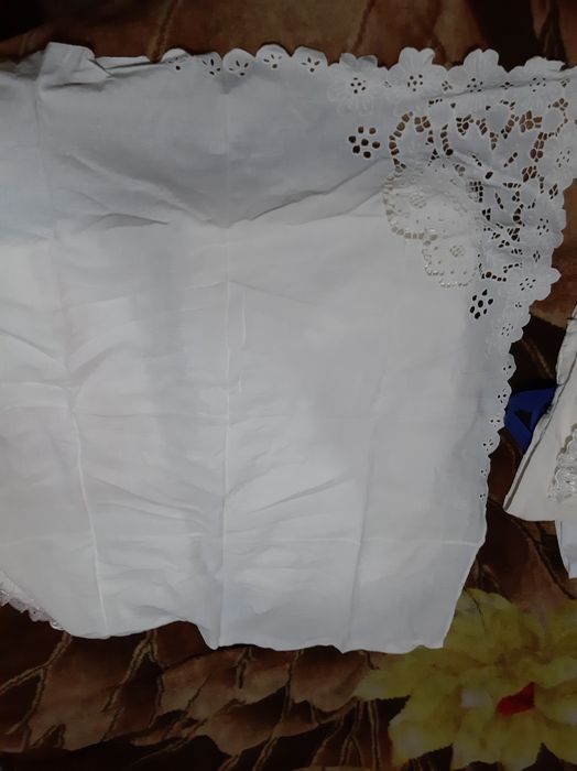 Два конверта на выписку ,одеяло и простынка.