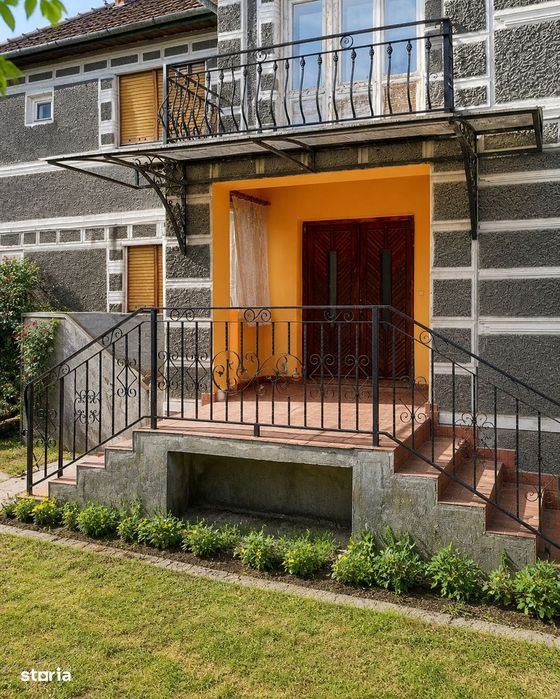Casă cu anexe și teren 4.605 mp, front 36 m - posibil 2 locuri de casă