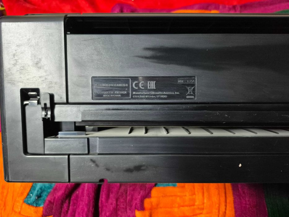 Срочно продам плоттер SILHOUETTE CAMEO 4