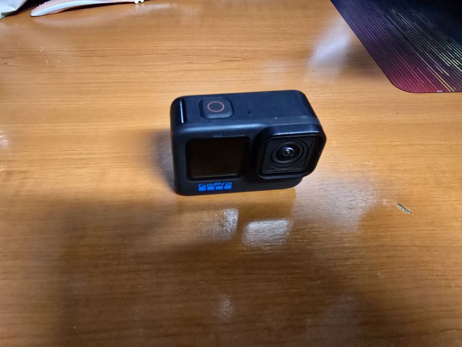 GoPro Hero 10 + accesorii + card 32GB SanDisk Extreme