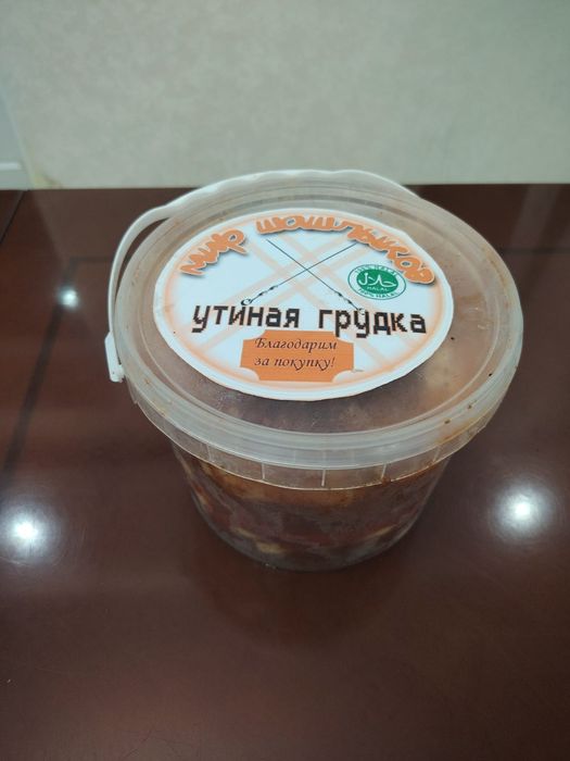 Для шашлыка маринованное мясо из утиной грудки. Шашлык вкусный