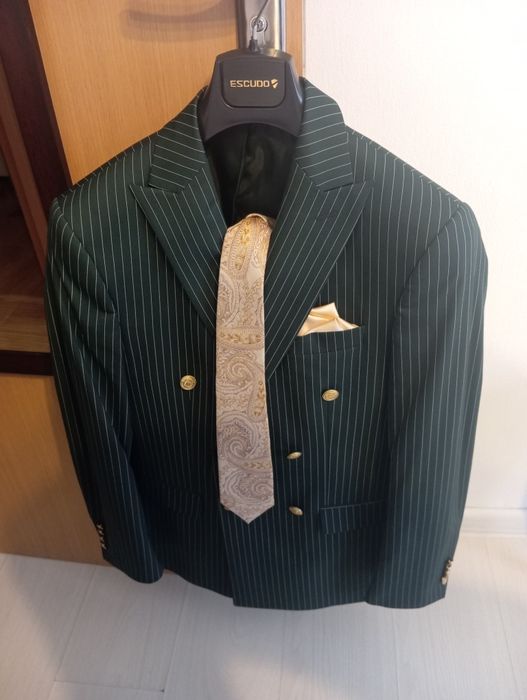 Costum de vânzare