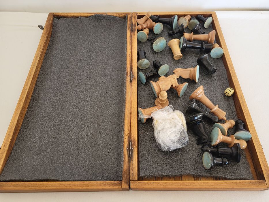 #1 Стар масивен дървен шах