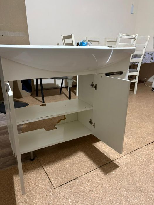 Раковина с тумбой для ванны