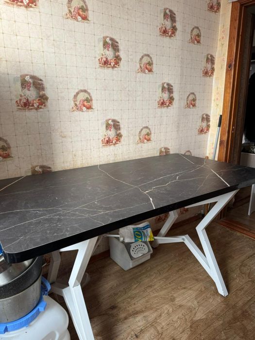 Продается кухонный стол
