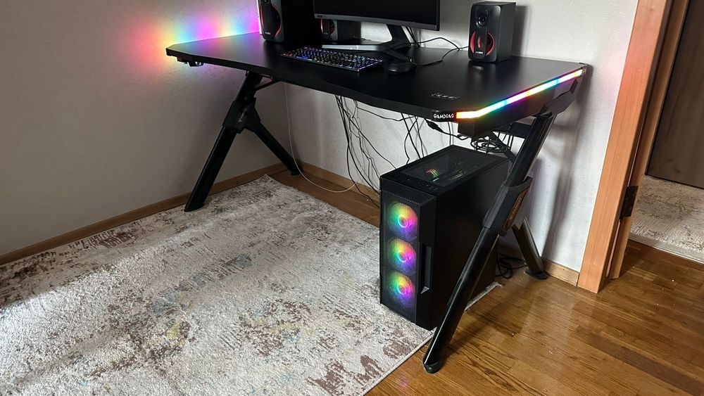 Стол компьютерный игровой