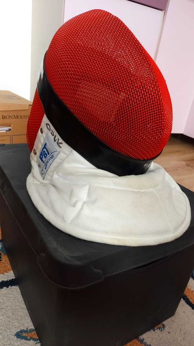 Mască pentru scrimă