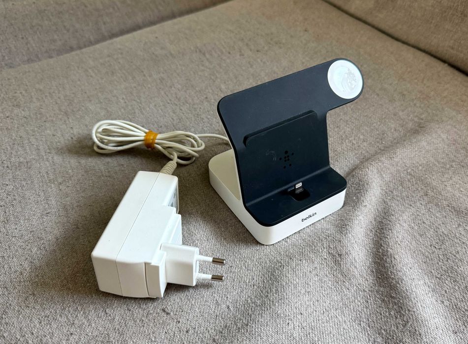 Stație încărcare Belkin PowerHouse F8J237 iPhone și Apple Watch