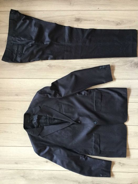 висок клас черен костюм - сако и пaнталон и риза на ТЕОДОР размер L