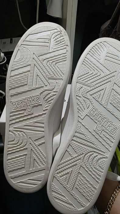 Кеды белые Bershka