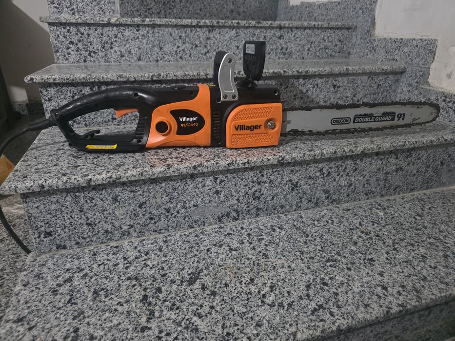 Fierastrau electric cu lant (drujba) Villager VET 2440, 2400W, 14m/s, bara ghidare si lant Oregon