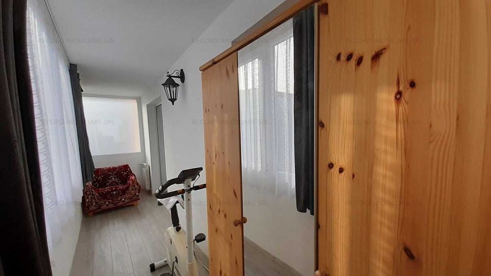 Vând  apartament decomandat , 51mp utili, cu 3balcoane - 27mp