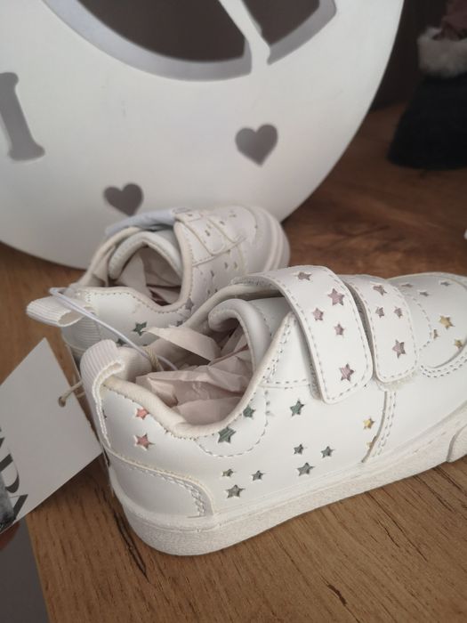 Бели кецове, маратонки Зара  Zara със звездички