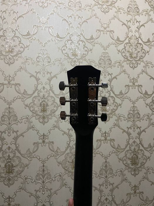 Gitara.          .