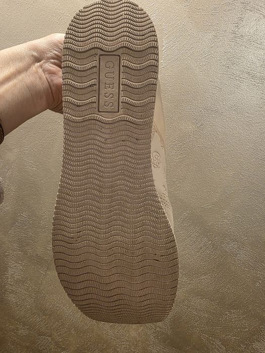 Pantofi/adidasi Guess,41