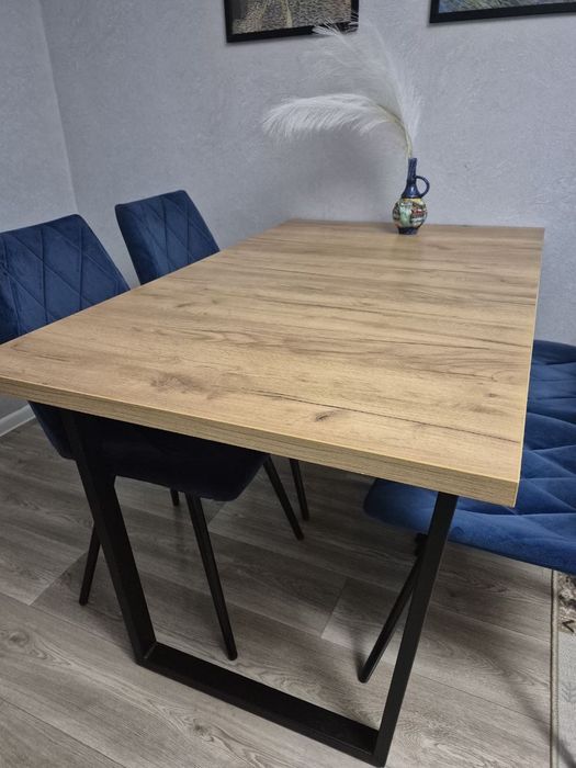 Продам стол обеденный