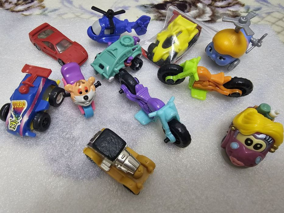 Машинки из киндеров.