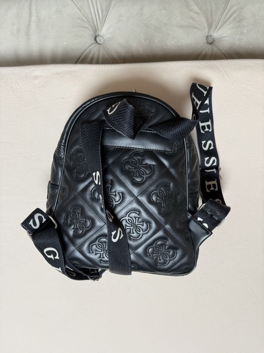 Чанти Guess, Tommy, Mango и раница
