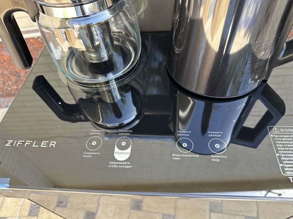 Кулер. Диспенсер для воды с чайниками и фрионовым охлаждением