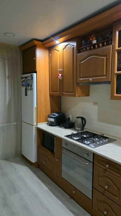 Продам кухонный гарнитур с техникой