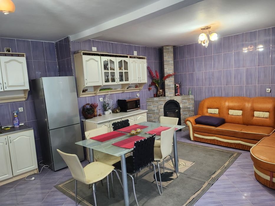 Închiriez casa și grădină
