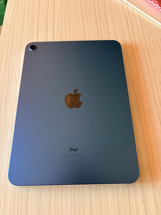 Ipad generatia a 10-a 64 GB + tastatura originala appel