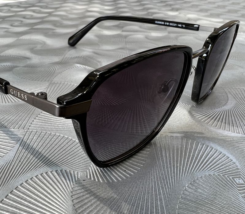 Слънчеви очила Guess GU00030 01B - нови