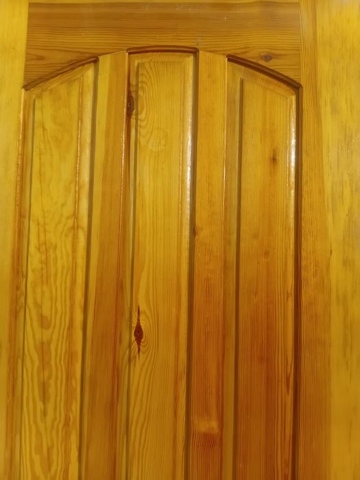 Дверь деревянная входная