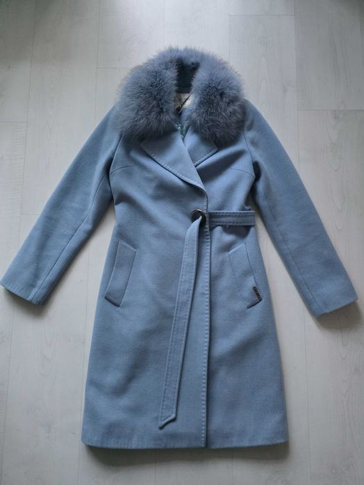 Палто от кашмир и яка от естествен косъм от лисица