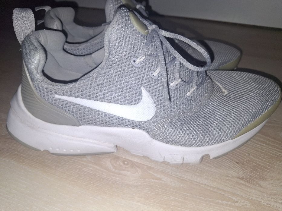 Сиви маратонки Nike