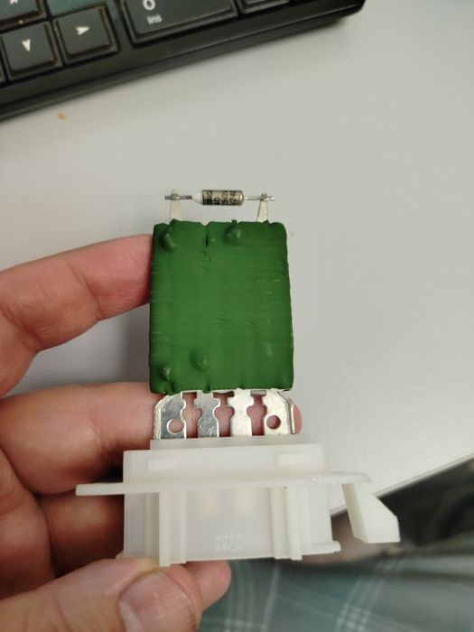 Резистор печки Фольцваген Шкода