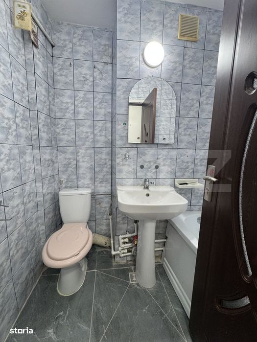 Apartament 3 camere, 45 mp, zona Craiovita Noua