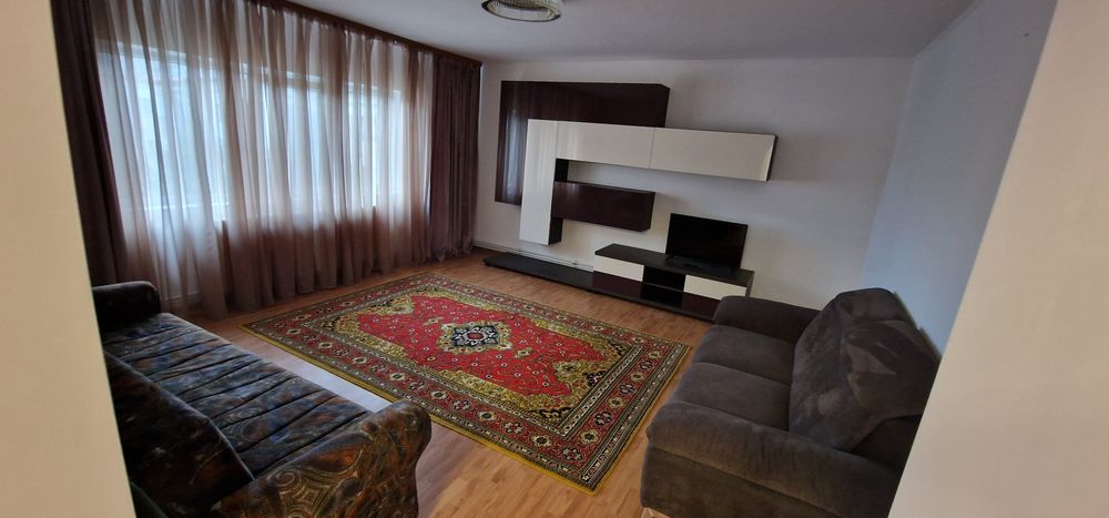 De inchiriat apartament 3 camere, etaj 3, zona Razboieni