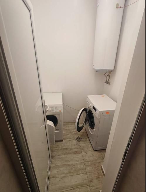 Дава се под наем Тристаен апартамент в Пловдив, Остромила - 118 кв.м за 750 € - Снимка #7