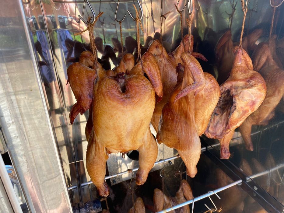 Копчение. Копченое мясо. Копченые куры. Копченое филе утки.