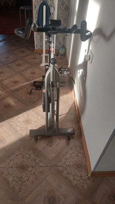 Вело тренажер  новый