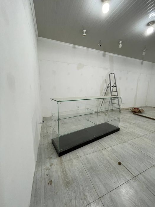 Ойнали витрина магазин учун